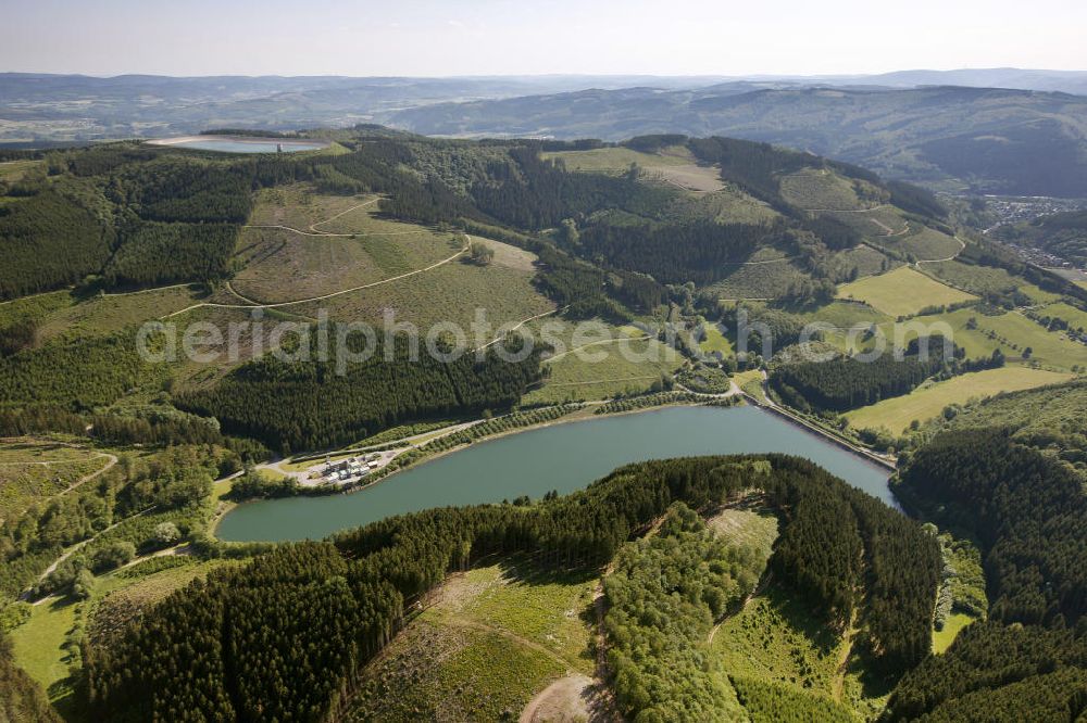 Aerial image Rönkhausen - Blick auf das Unterbecken des Stausee / Speichersee / Speicherbecken Rönkhausen. The dam / reservoir / reservoirs Rönkhausen - Finnentrop. Luftbild: Hans Blossey