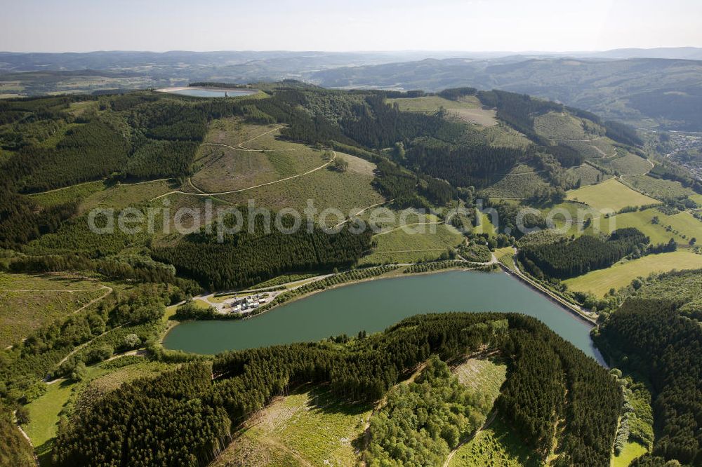 Aerial photograph Rönkhausen - Blick auf das Unterbecken des Stausee / Speichersee / Speicherbecken Rönkhausen. The dam / reservoir / reservoirs Rönkhausen - Finnentrop. Luftbild: Hans Blossey