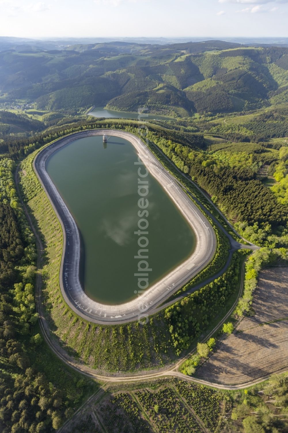 Finnentrop - Rönkhausen from the bird's eye view: The dam / reservoir / reservoirs Rönkhausen - Finnentrop