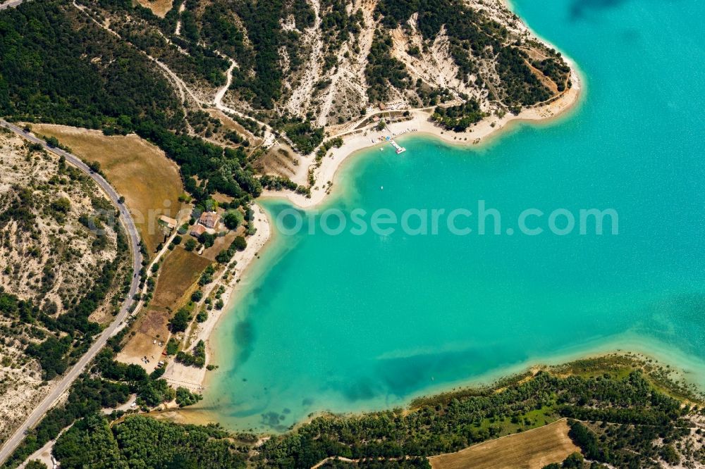 Aerial photograph Moustiers-Sainte-Marie - Impoundment and shore areas with swimming areas at the lake Lac de Sainte-Croix and the river Verdon in Moustiers-Sainte-Marie in Provence-Alpes-Cote d'Azur, France