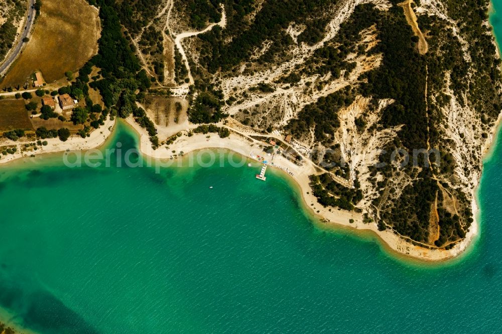 Moustiers-Sainte-Marie from the bird's eye view: Impoundment and shore areas with swimming areas at the lake Lac de Sainte-Croix and the river Verdon in Moustiers-Sainte-Marie in Provence-Alpes-Cote d'Azur, France