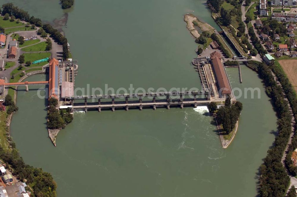 Basel from the bird's eye view: Die Staustufe Augst / Wyhlen des Rheins beinhaltet die Laufwasserkraftwerke Augst und Wyhlen sowie die Schleuse Augst (rechts). Heutiger Betreiber des Kraftwerks Augst ist die Kraftwerk Augst AG (KWA), ein Mitglied der Axpo. Adresse: Kraftwerk Augst AG, Kraftwerkstrasse 6, 4302 Augst BL; Tel.: 061 816 84 11; Fax: 061 816 84 05