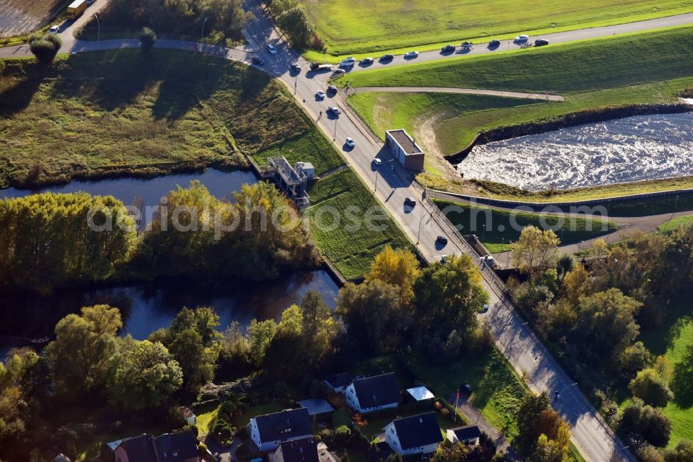 Hamburg from above - Traffic jam step in the river course of the Dove Elbe in the Tatenberger dyke in the district mountain village in Hamburg, Germany