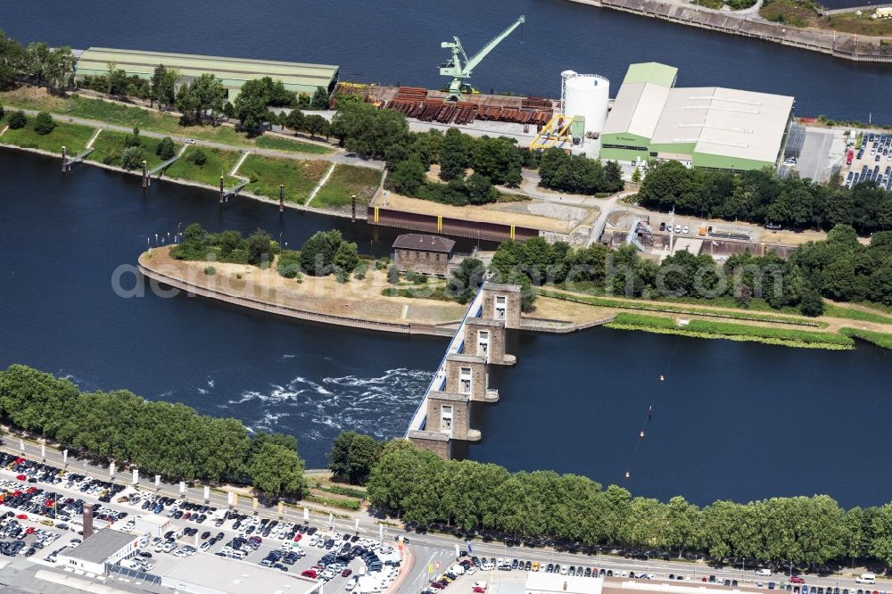 Duisburg from above - Weir on the banks of the flux flow Ruhr in Duisburg in the state North Rhine-Westphalia, Germany