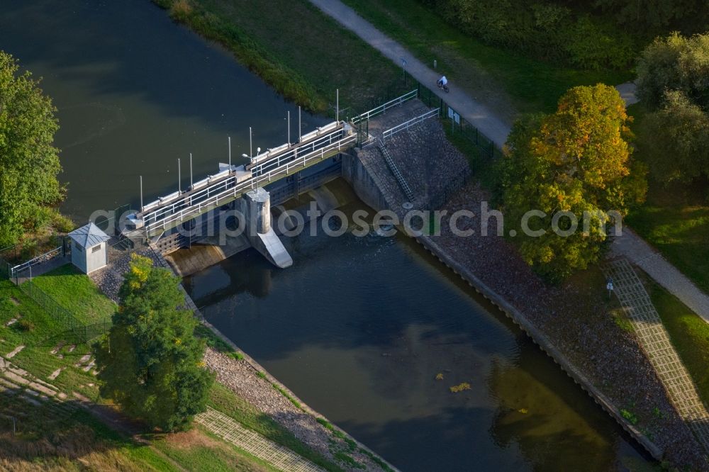 Aerial photograph Leipzig - Weir on the banks of the flux flow Nahle in Leipzig in the state Saxony, Germany