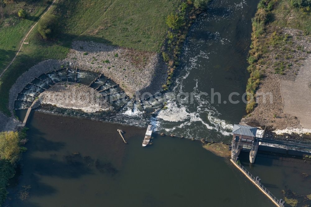 Leipzig from the bird's eye view: Weir on the banks of the flux flow Neue Luppe in Leipzig in the state Saxony, Germany