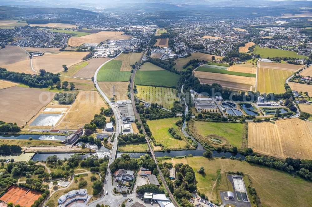 Aerial photograph Menden (Sauerland) - Weir on the banks of the flux flow Ruhr - Obergraben - with river bridge structure along the Mendener Strasse - Froendenberger Strasse in Menden (Sauerland) in the state North Rhine-Westphalia, Germany