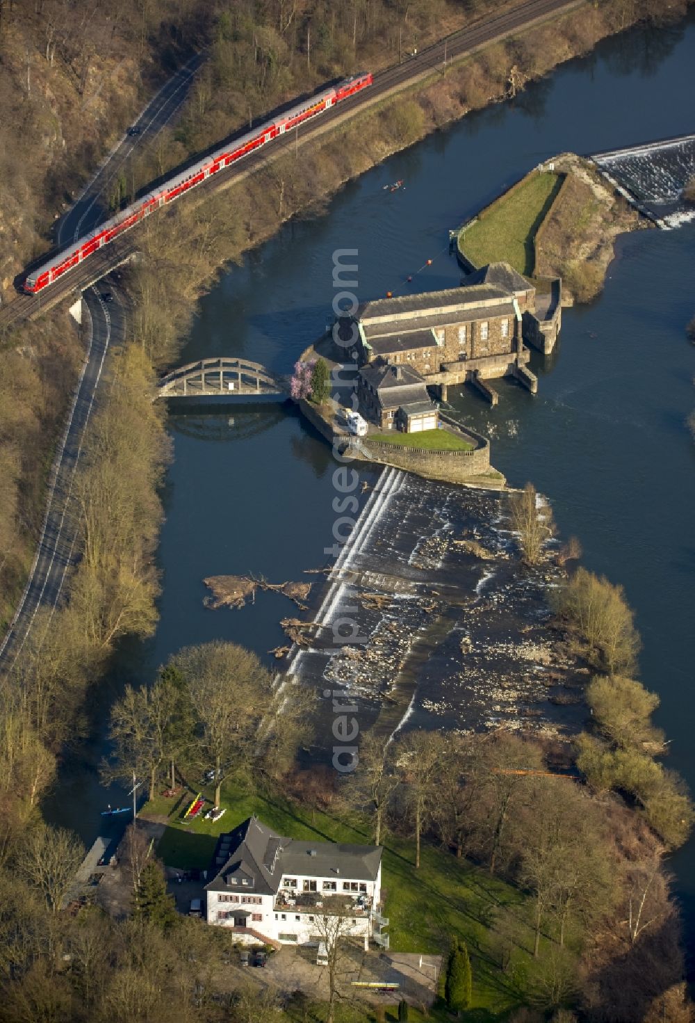 Aerial photograph Witten - Weir on the banks of the flux flow Ruhr in Witten in the state North Rhine-Westphalia