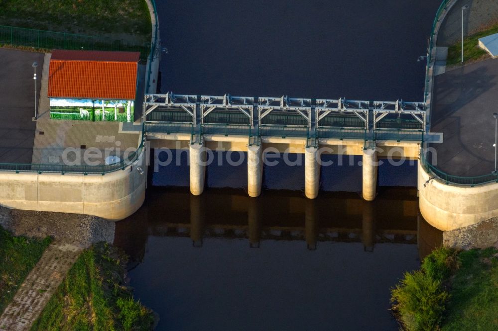 Leipzig from the bird's eye view: Weir on the banks of the flux flow Weissen Elster in the district Knauthain in Leipzig in the state Saxony, Germany