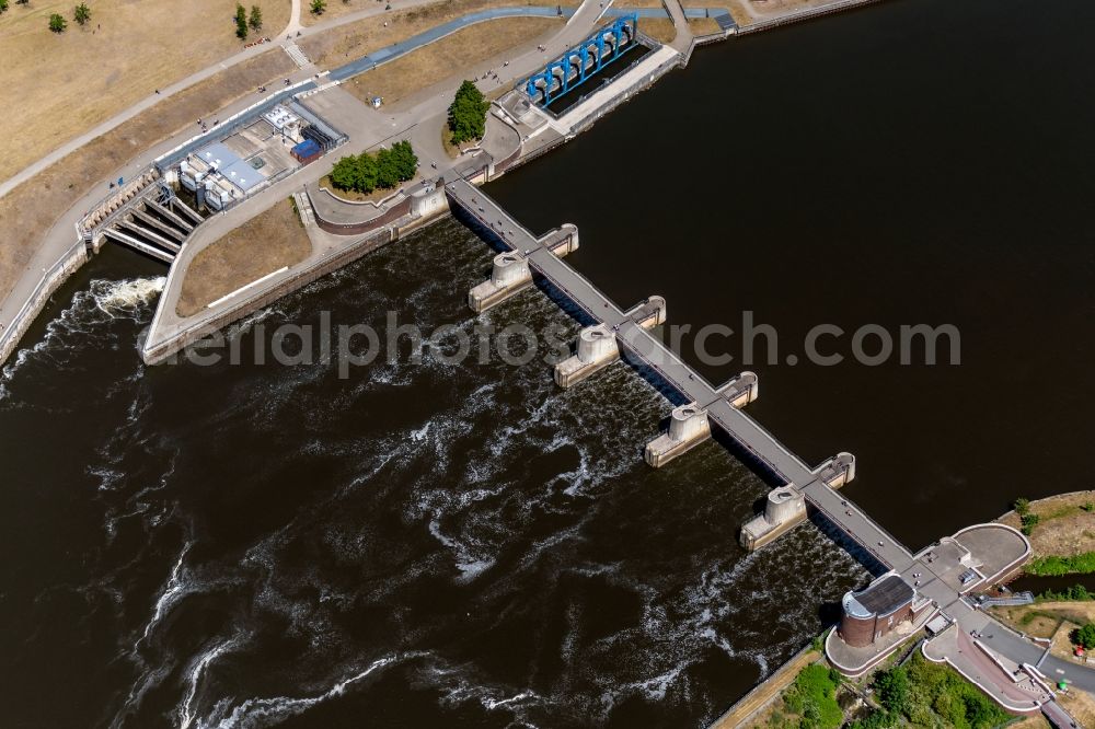 Bremen from the bird's eye view: Weir on the banks of the flux flow Weser in Bremen in Germany