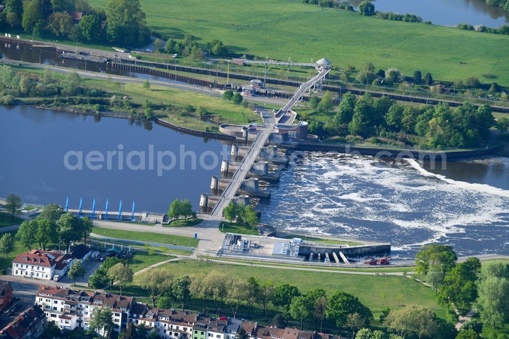 Aerial image Bremen - Weir on the banks of the flux flow Weser in Bremen, Germany