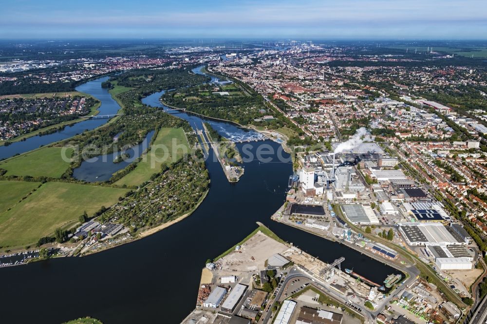 Aerial photograph Bremen - Weir on the banks of the flux flow Weser in the district Hastedt in Bremen, Germany