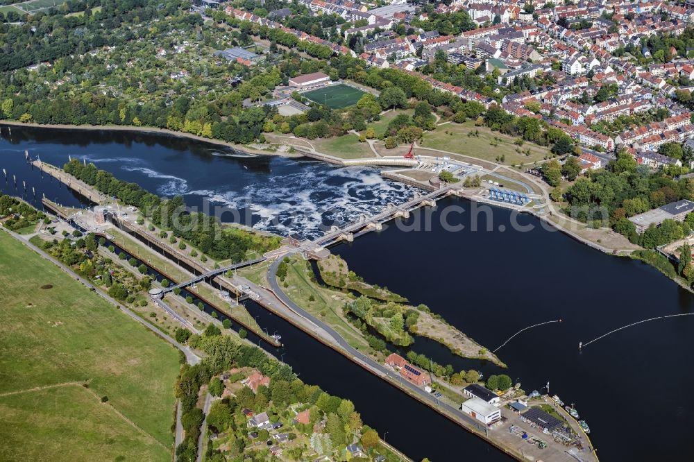 Aerial image Bremen - Weir on the banks of the flux flow Weser in the district Hastedt in Bremen, Germany