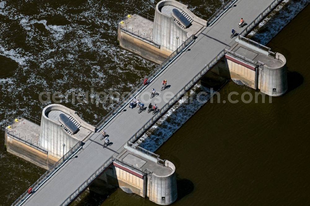 Aerial image Bremen - Weir on the banks of the flux flow Weser in Bremen, Germany