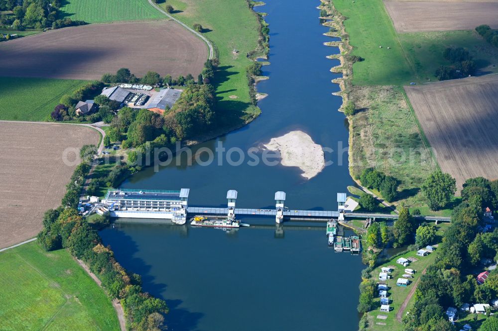 Petershagen from above - Weir on the banks of the flux flow of the Weser river in the district Lahde in Petershagen in the state North Rhine-Westphalia, Germany