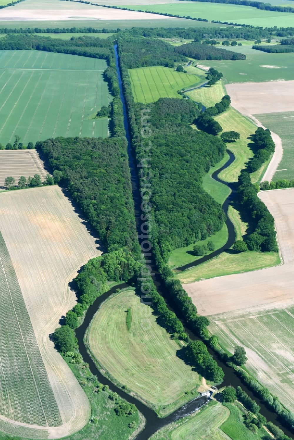 Aerial photograph Neuburg - Weir on the banks of the flux flow Mueritz-Elde Wasserstrasse in Neuburg in the state Mecklenburg - Western Pomerania, Germany