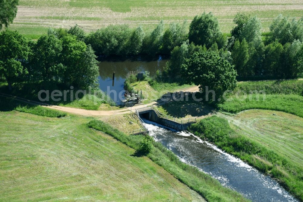 Aerial image Neuburg - Weir on the banks of the flux flow Mueritz-Elde Wasserstrasse in Neuburg in the state Mecklenburg - Western Pomerania, Germany