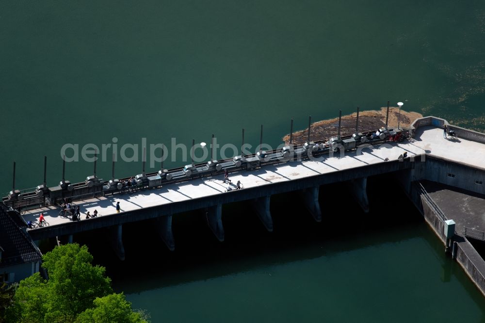 Aerial photograph München - Armed forces in Oberfoehring in Munich, Bavaria. The inlet of the Middle Isar Canal connects the northern part of the English Garden with the district east of the River Isar. Below the weir is a power station