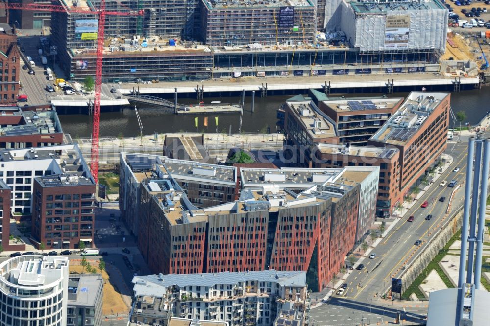 Hamburg from the bird's eye view: Urban planning major project for construction of town houses on quarter-ensemble Elbarkaden in Hamburg