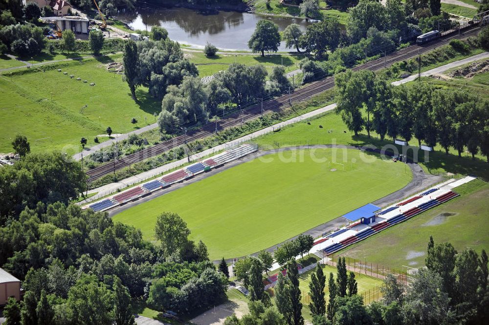 Kostrzyn / Küstrin from above - Blick auf das städtische Sport- und Freizeitzentrum mit Sportplatz Olimp. View of the city sports and recreation center with sports field Olimp.