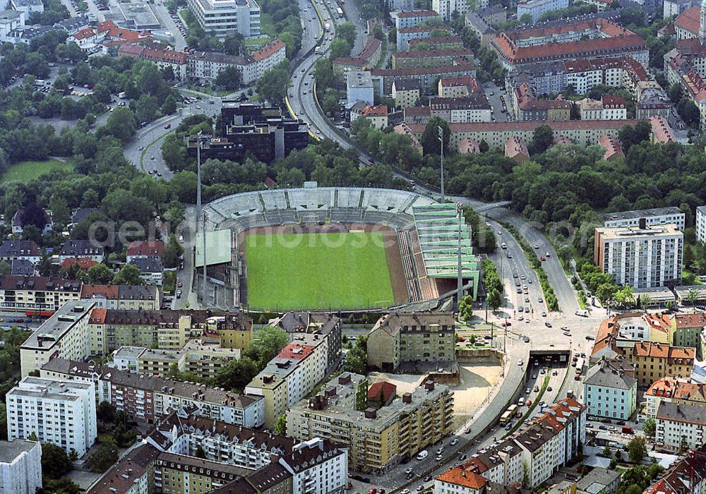 Aerial image München - Blick auf das städtische Stadion an der Grünwalder Straße im Stadtteil Untergiesing in München. Das Grünwalder Stadion, das auch aks Sechzger-Stadion bezeichnet wird wurde 1911 errichte und war bis zur Einweihung des Olympiastadions 1972 die bedeutendste Sportstätte der Stadt. View to the stadium in the Grünwalder Straße in the district Untergiesing of Munich.