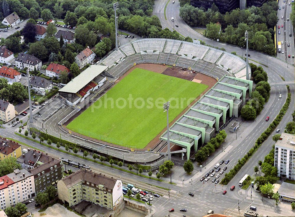 Aerial photograph München - Blick auf das städtische Stadion an der Grünwalder Straße im Stadtteil Untergiesing in München. Das Grünwalder Stadion, das auch als Sechzger-Stadion bezeichnet wird wurde 1911 errichtet und war bis zur Einweihung des Olympiastadions 1972 die bedeutendste Sportstätte der Stadt. View to the stadium in the Grünwalder Straße in the district Untergiesing of Munich.