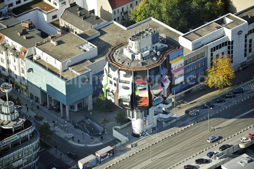 Berlin from above - Blick auf den knapp 50 Meter hohe Bierpinsel in Berlin-Steglitz, er wurde zum internationalen Kunstobjekt. Vier Streetart-Künstler aus Frankreich, Spanien, den USA und Deutschland besprühten das Wahrzeichen aus den 70er Jahren sechs Wochen lang mit 2000 Farbdosen. Die Kunst soll auch dazu beitragen, das angestaubte Image des Stadtteils Steglitz aufzupolieren. View of the nearly 50 meters high beer - tower in Berlin-Steglitz, he became an international art. Four street artists from France, Spain, Germany and the U.S. sprayed the landmark from the 70s for six weeks with 2000 cans of paint. Art should also help polish up the dusty image of the district of Steglitz.