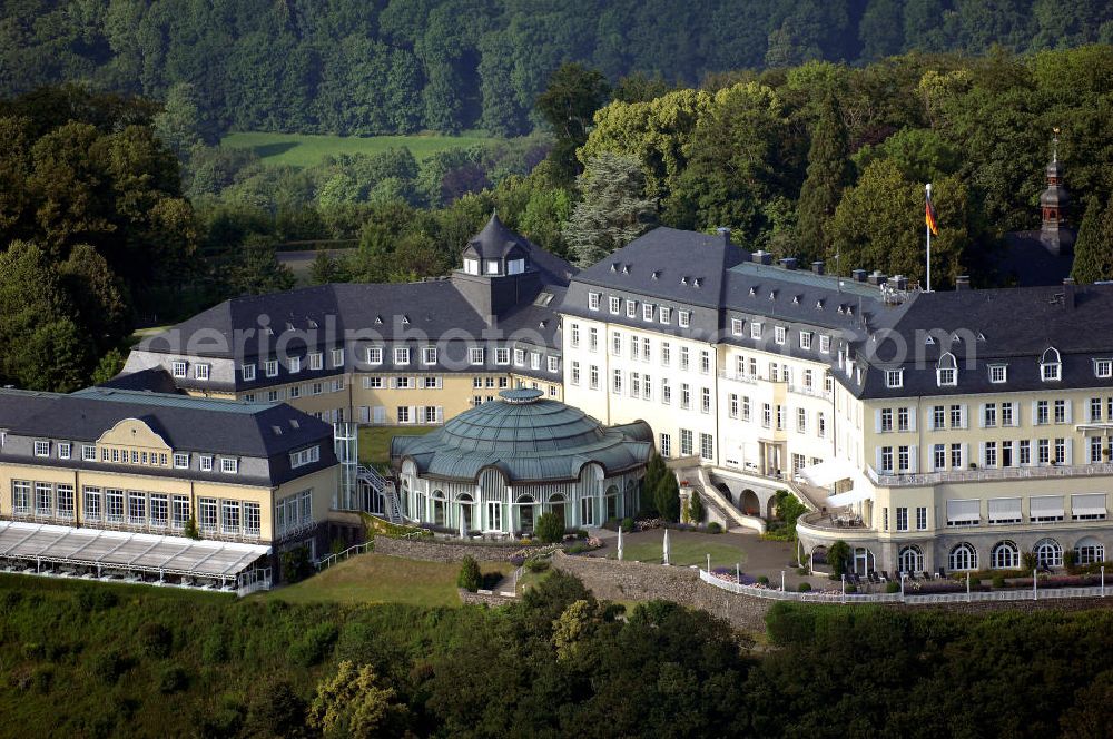 Aerial photograph Königswinter - Blick auf das ehemalige Gästehaus der Bundesregierung auf dem Petersberg bei Bonn. Der Petersberg ist einer der Berge des Siebengebirges bei Bonn. Er liegt auf dem Stadtgebiet von Königswinter östlich des Rheins auf einer Höhe von 331 Metern über dem Meeresspiegel. Große Bedeutung für die deutsche Nachkriegsgeschichte erlangte der Berg als Sitz der Alliierten Hohen Kommission, die sich aus den höchsten Vertretern der Siegermächte in Deutschland nach dem Zweiten Weltkrieg zusammensetzte und von 1949 bis 1955 bestand. Von 1955 bis 1969 und wieder seit 1990 dient das Grandhotel auf dem Petersberg als Gästehaus der Bundesrepublik Deutschland, das in unregelmäßigem Abstand Stätte von Konferenzen nationaler wie internationaler Ausstrahlung wurde. Das Hotel wird seit der Neueröffnung 1990 von der Steigenberger-Kette betrieben und kann von Privatpersonen gemietet werden. 2004 wurde der Managementvertrag zwischen Gästehaus Petersberg GmbH und der Hotelgruppe Steigenberger um 15 Jahre verlängert.