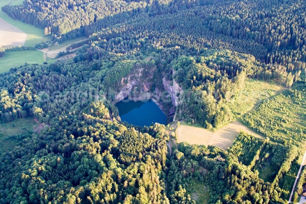 Aerial image Immendingen - Steep riparian areas with forest on the lake area of Hoewenegg in Immendingen in the state Baden-Wuerttemberg