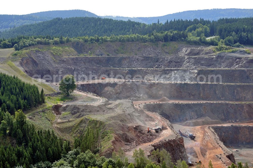 Tabarz from the bird's eye view: Der Steinbruch der Hartsteinwerk Tabarz Fritz Neuland GmbH & Co. Natursteinvertrieb KG am Inselberg. The quarry of Hartsteinwerk Tabarz Fritz Neuland GmbH & Co. KG Natursteinvertrieb on the Inselberg.