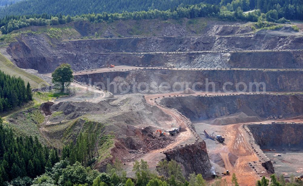 Aerial image Tabarz - Der Steinbruch der Hartsteinwerk Tabarz Fritz Neuland GmbH & Co. Natursteinvertrieb KG am Inselberg. The quarry of Hartsteinwerk Tabarz Fritz Neuland GmbH & Co. KG Natursteinvertrieb on the Inselberg.