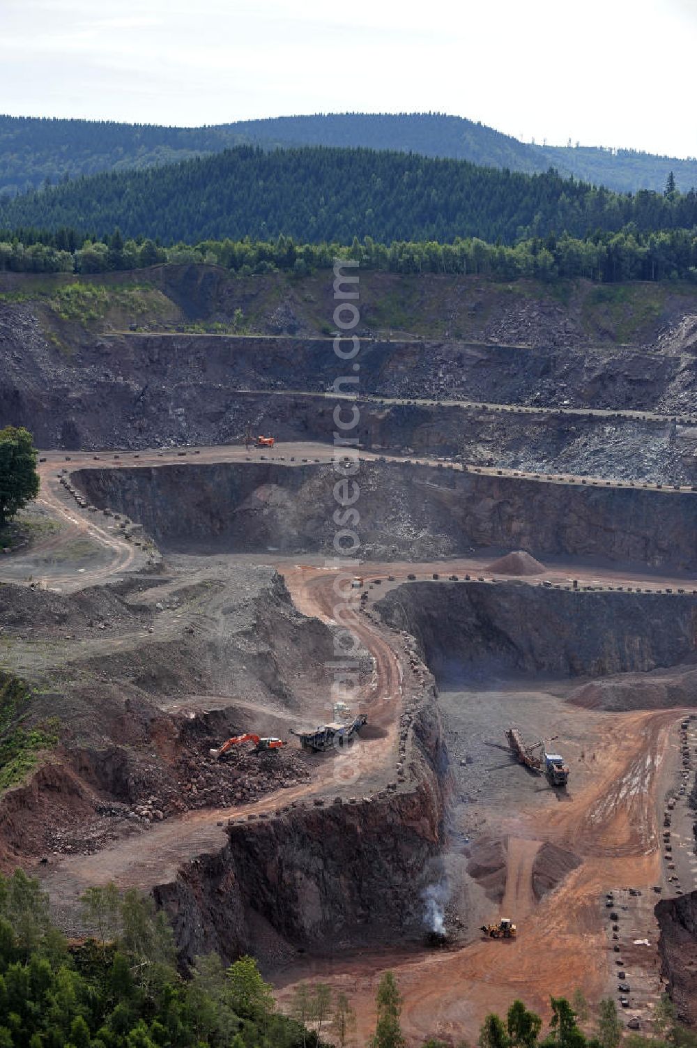 Tabarz from above - Der Steinbruch der Hartsteinwerk Tabarz Fritz Neuland GmbH & Co. Natursteinvertrieb KG am Inselberg. The quarry of Hartsteinwerk Tabarz Fritz Neuland GmbH & Co. KG Natursteinvertrieb on the Inselberg.