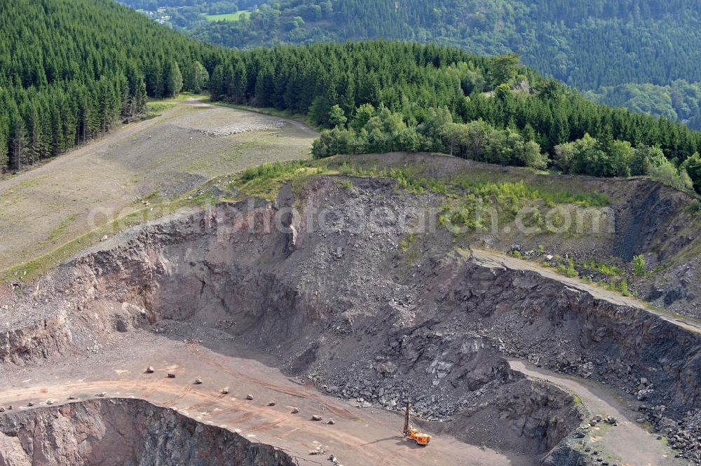 Aerial image Tabarz - Der Steinbruch der Hartsteinwerk Tabarz Fritz Neuland GmbH & Co. Natursteinvertrieb KG am Inselberg. The quarry of Hartsteinwerk Tabarz Fritz Neuland GmbH & Co. KG Natursteinvertrieb on the Inselberg.