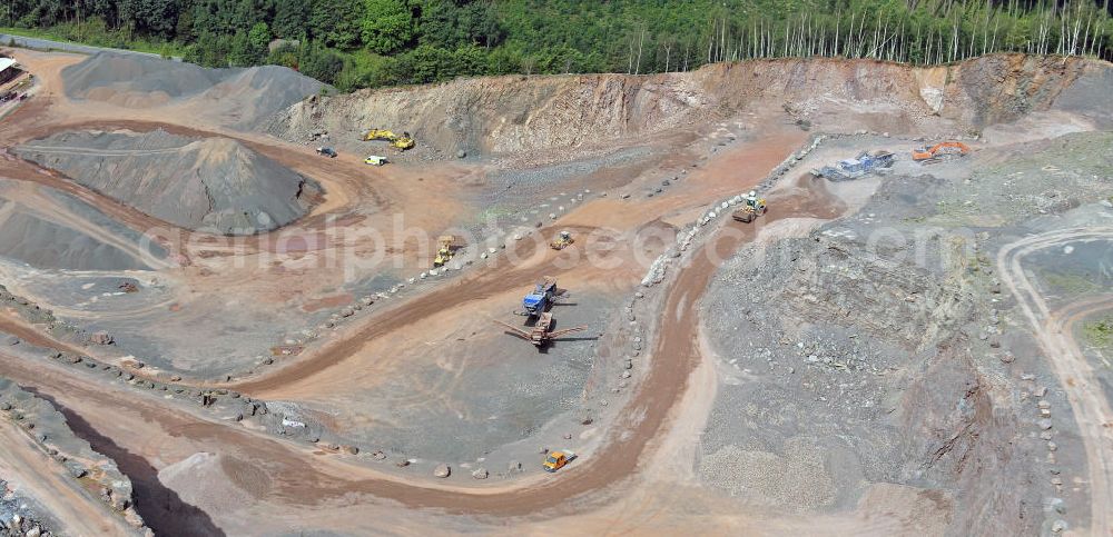 Tabarz from the bird's eye view: Der Steinbruch der Hartsteinwerk Tabarz Fritz Neuland GmbH & Co. Natursteinvertrieb KG am Inselberg. The quarry of Hartsteinwerk Tabarz Fritz Neuland GmbH & Co. KG Natursteinvertrieb on the Inselberg.