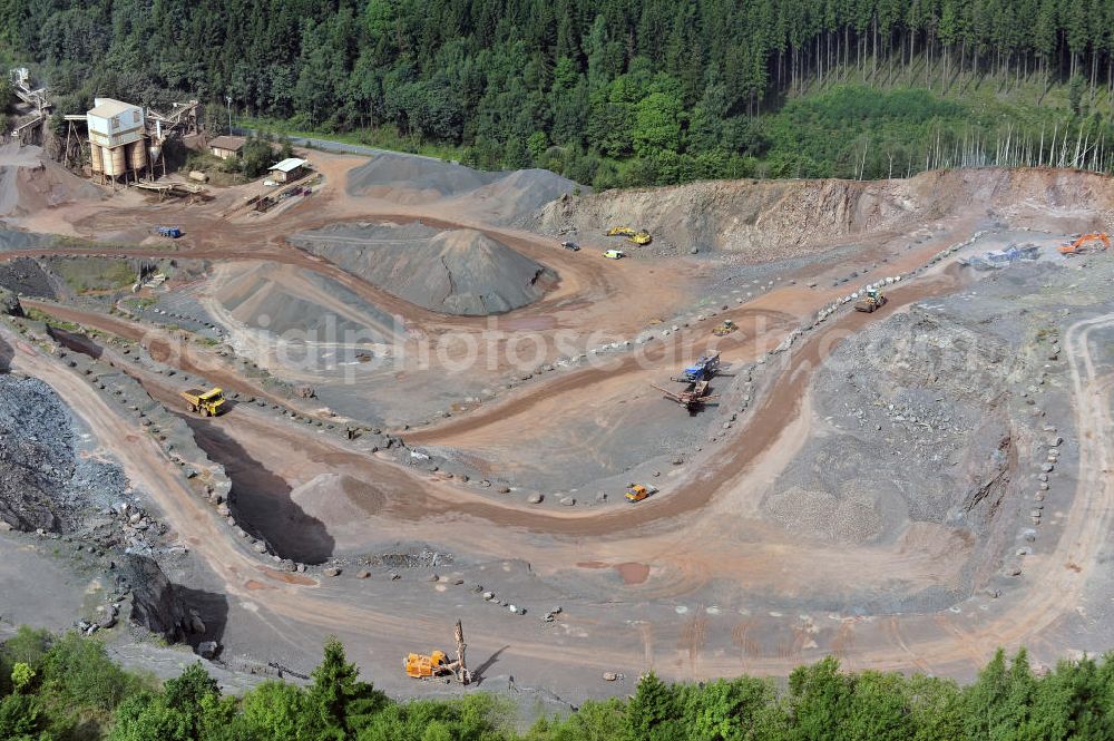 Aerial photograph Tabarz - Der Steinbruch der Hartsteinwerk Tabarz Fritz Neuland GmbH & Co. Natursteinvertrieb KG am Inselberg. The quarry of Hartsteinwerk Tabarz Fritz Neuland GmbH & Co. KG Natursteinvertrieb on the Inselberg.