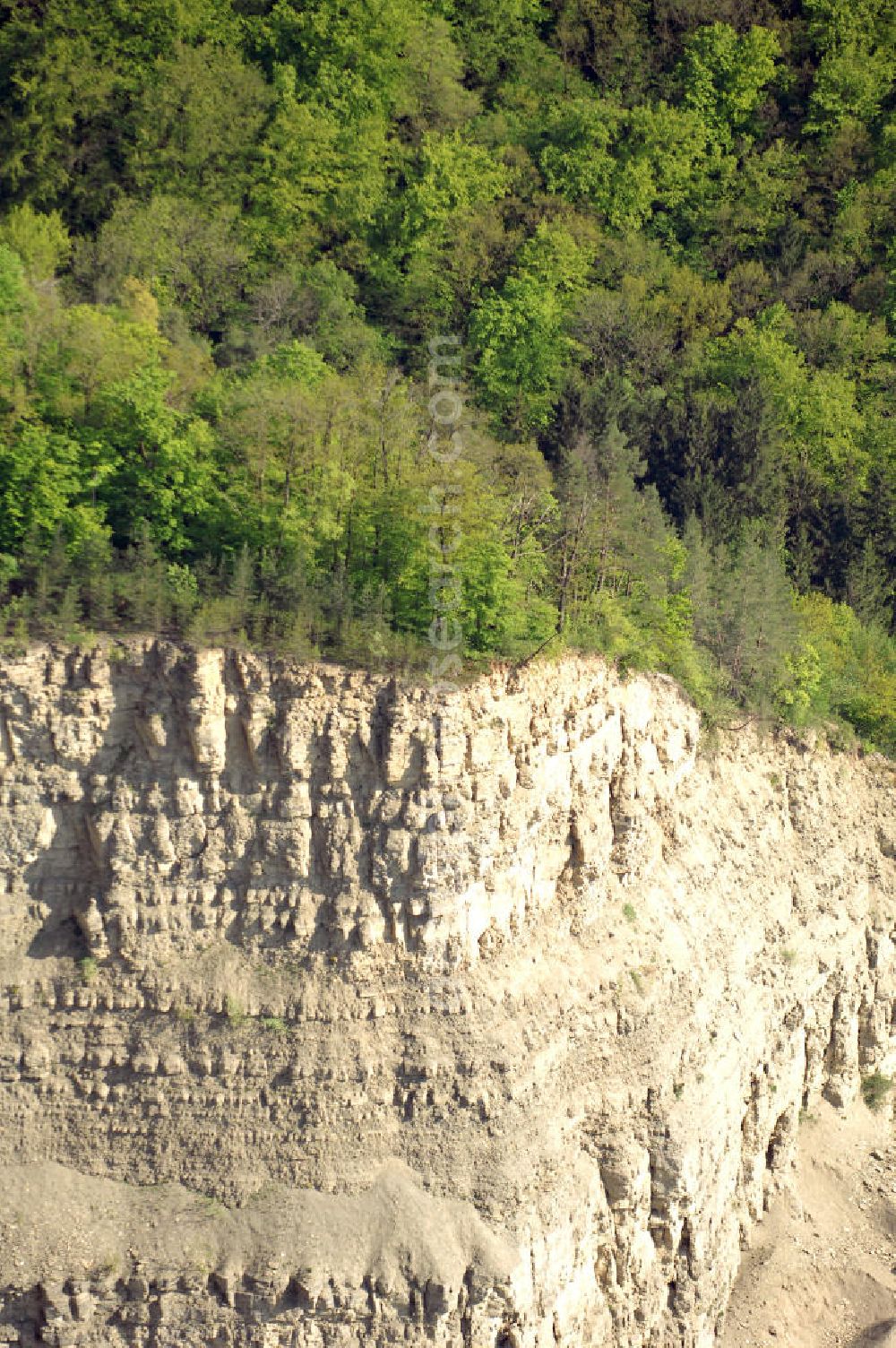 Aerial photograph Gundelsheim - Steinbruch der Gundelsheimer Marmorwerke. Der großflächige Steinbruch wird ständig erweitert und z. B. für Bodenplatten oder auch Fenstersimse in Innenbereichen abgebaut. Kontakt: Gundelsheimer Marmorwerk GmbH & Co KG, Solnhofer Bruch 9, 91807 Solnhofen, Tel.: +49(0)9145 601 400, Fax: +49(0)9145 601 444, Achim Walder: