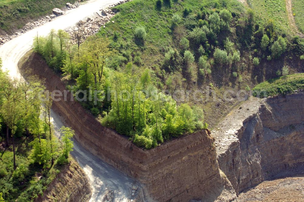 Gundelsheim from above - Steinbruch der Gundelsheimer Marmorwerke. Der großflächige Steinbruch wird ständig erweitert und z. B. für Bodenplatten oder auch Fenstersimse in Innenbereichen abgebaut. Kontakt: Gundelsheimer Marmorwerk GmbH & Co KG, Solnhofer Bruch 9, 91807 Solnhofen, Tel.: +49(0)9145 601 400, Fax: +49(0)9145 601 444, Achim Walder: