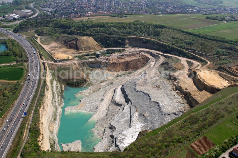 Aerial photograph Mainz - The quarry on the motorway A 60 and E 42 in Mainz-Wiesenau in the state of Rhineland-Palatinate