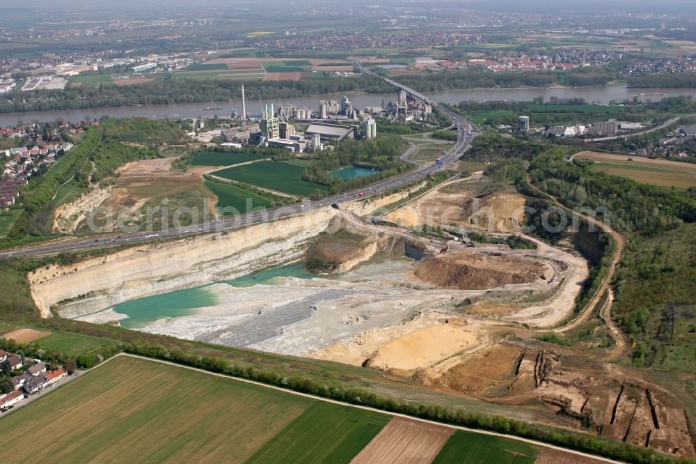 Mainz from the bird's eye view: The quarry on the motorway A 60 and E 42 in Mainz-Wiesenau in the state of Rhineland-Palatinate