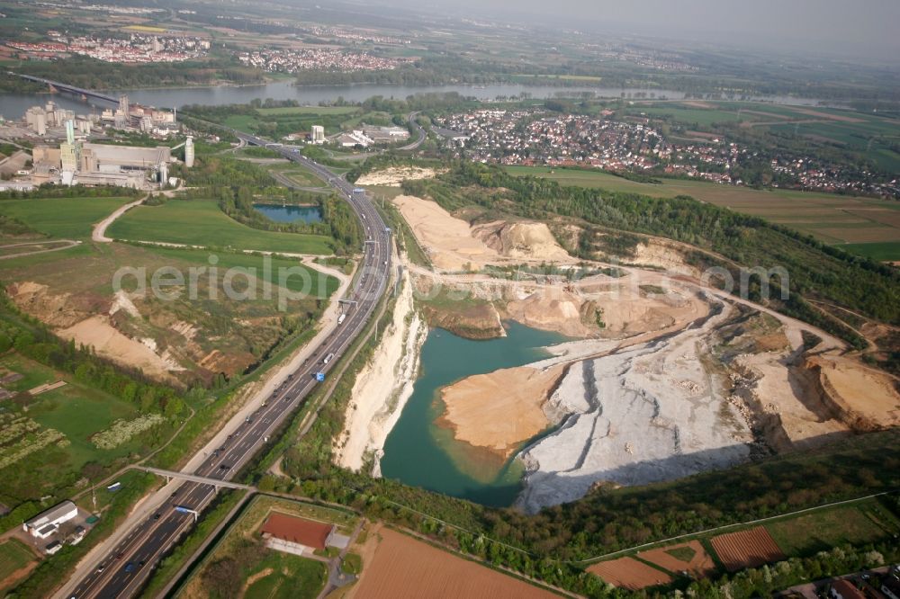 Aerial image Mainz - The quarry on the motorway A 60 and E 42 in Mainz-Wiesenau in the state of Rhineland-Palatinate