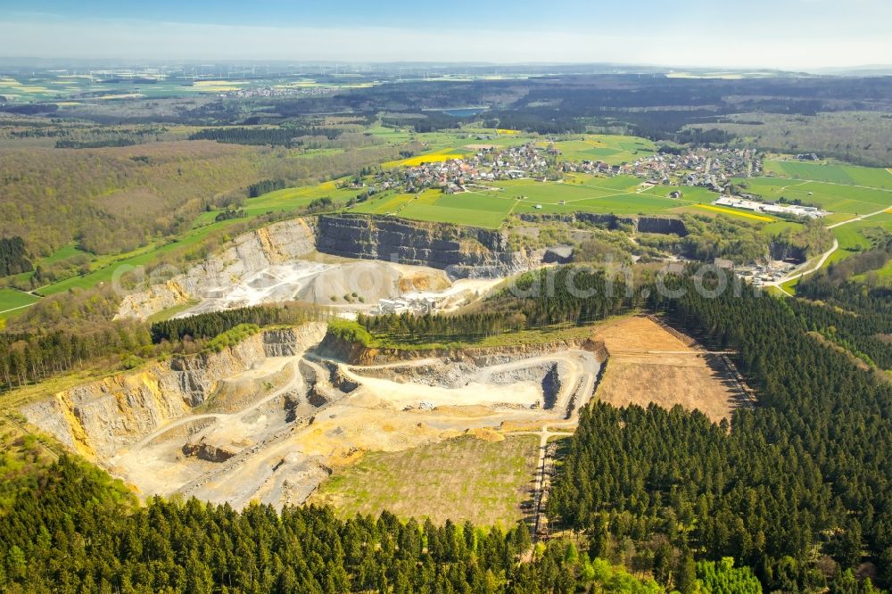 Aerial photograph Bad Wünnenberg - Quarry of Sauerlaender Hartkalkstein-Industrie GmbH on Am Steinbruch in Bad Wuennenberg in the state North Rhine-Westphalia, Germany