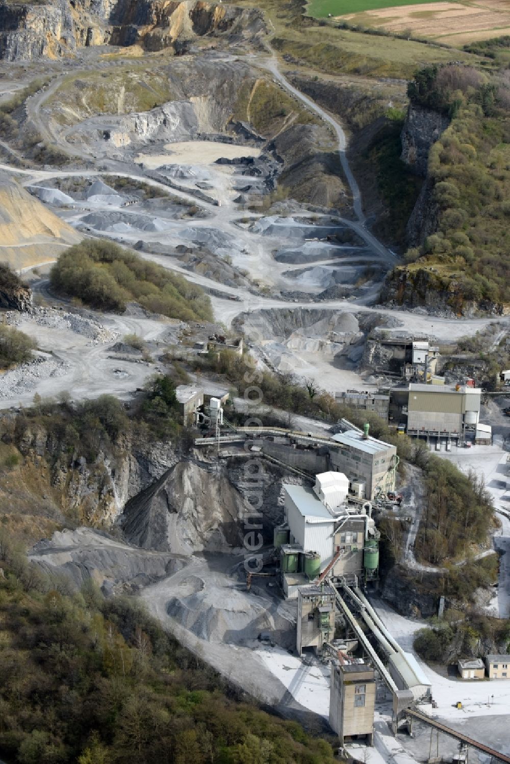 Warstein from the bird's eye view: Quarry for the mining and handling of CALCIS Warstein on Rangetriftweg in Warstein in the state North Rhine-Westphalia