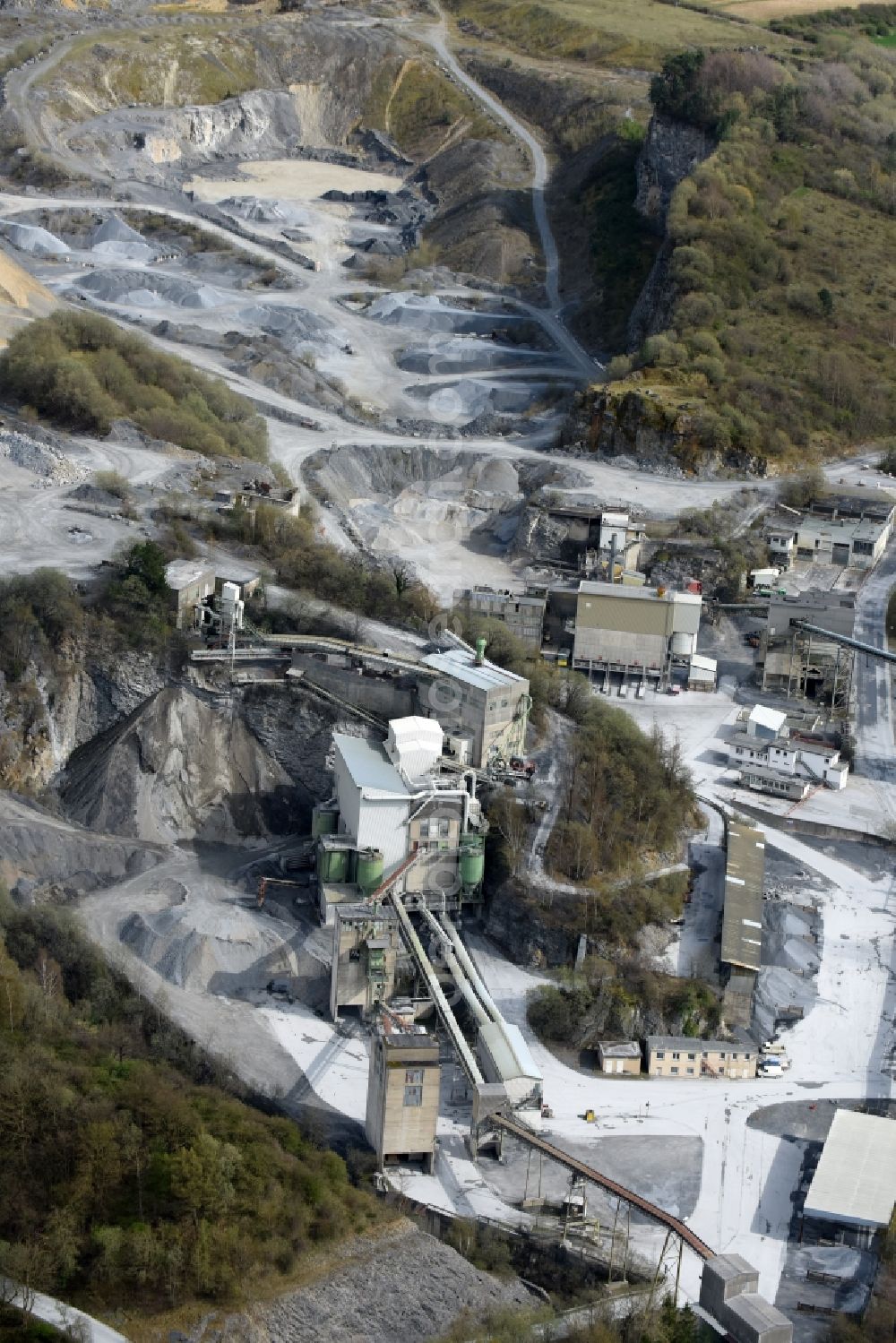 Aerial image Warstein - Quarry for the mining and handling of CALCIS Warstein on Rangetriftweg in Warstein in the state North Rhine-Westphalia