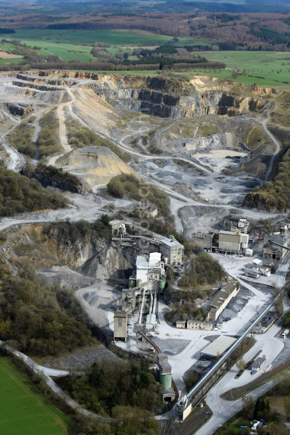 Warstein from the bird's eye view: Quarry for the mining and handling of CALCIS Warstein on Rangetriftweg in Warstein in the state North Rhine-Westphalia