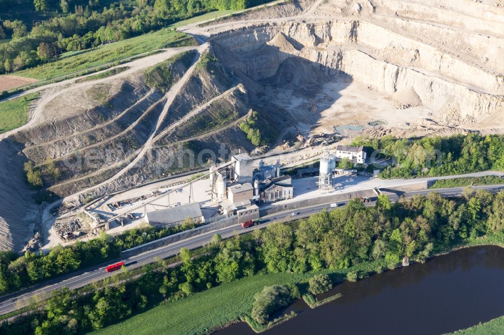 Aerial photograph Hehlen - Quarry for the mining and handling of in Hehlen in the state Lower Saxony, Germany