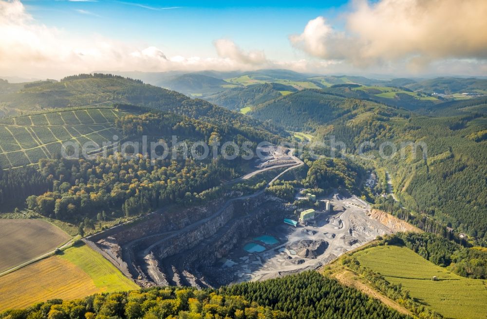 Meschede from the bird's eye view: Quarry for the mining and handling of Quartzite greywacke and greywacke carbonate in Meschede in the state North Rhine-Westphalia, Germany