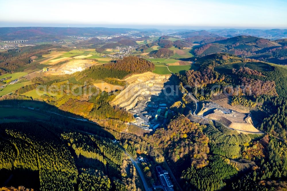 Meschede from the bird's eye view: Quarry for the mining and handling of Quartzite greywacke and greywacke carbonate in Meschede in the state North Rhine-Westphalia, Germany