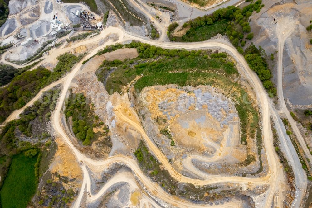 Aerial photograph Brilon - Quarry for the mining and handling of of Rheinkalk Messinghausen GmbH & Co. KG in Brilon in the state North Rhine-Westphalia, Germany