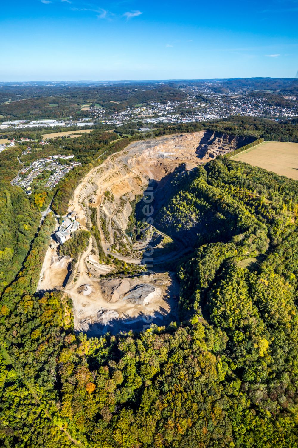 Hagen from the bird's eye view: Quarry for the mining and handling of sandstone in the district Herbeck in Hagen in the state North Rhine-Westphalia, Germany