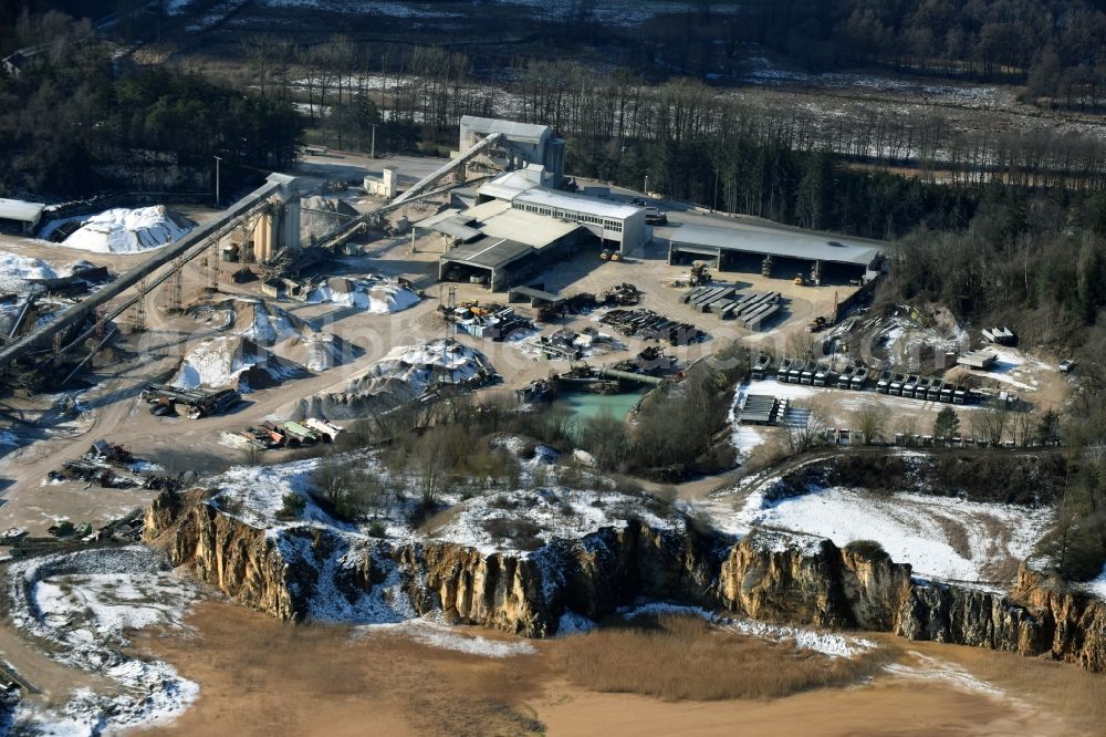 Velburg from the bird's eye view: Quarry for the mining and handling of Baernreuther+Deuerlein Schotterwerke Unterweickenhof in Velburg in the state Bavaria